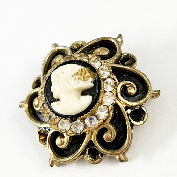 Cameo Brooch Ornate Vintage Pin - Picture 5 of 6
